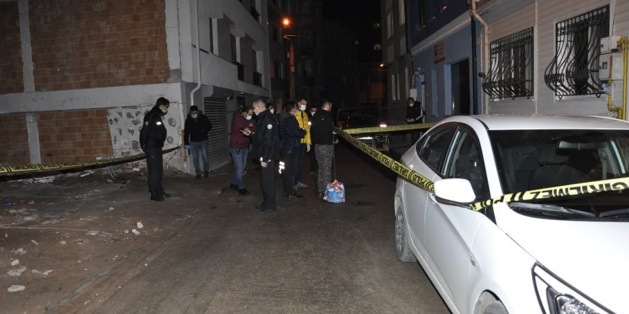 Arkadaşını Vurmak İsterken Kendisini Yaraladı