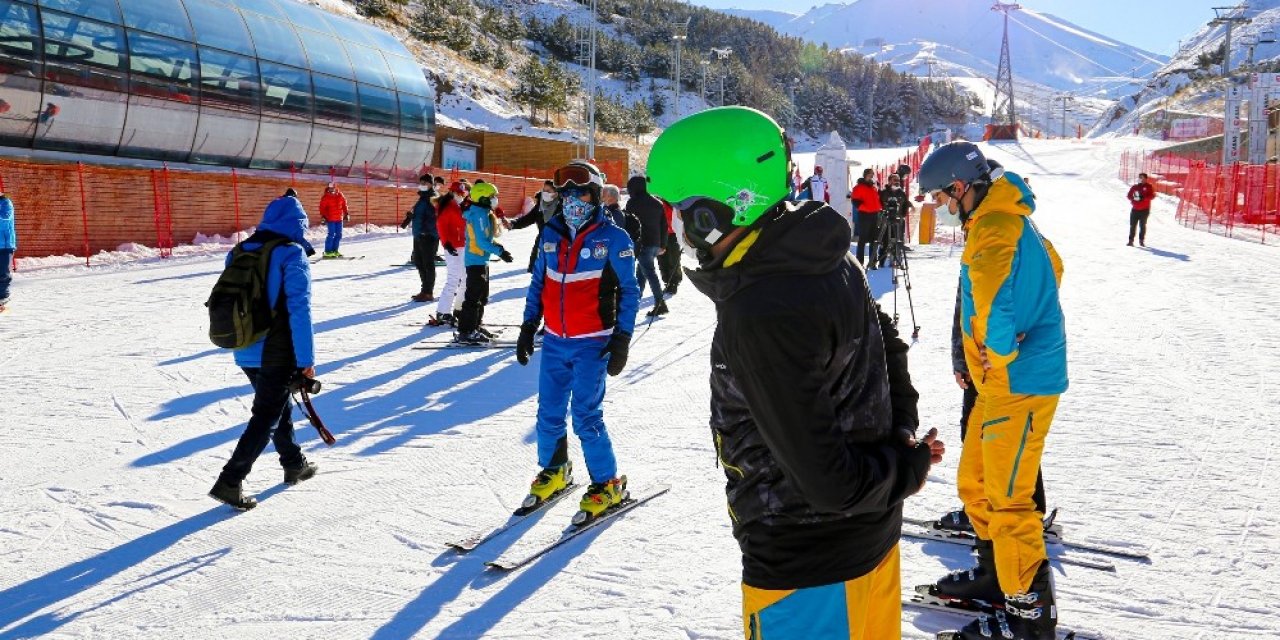 Büyükşehir’den Sağlık Çalışanlarına Kayak Eğitimi