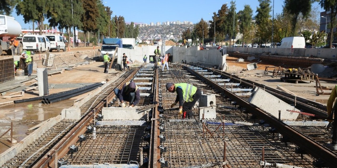 3. Etap Raylı Sistem’de  Kepez - Konyaaltı Caddesi Raylarla Bağlandı