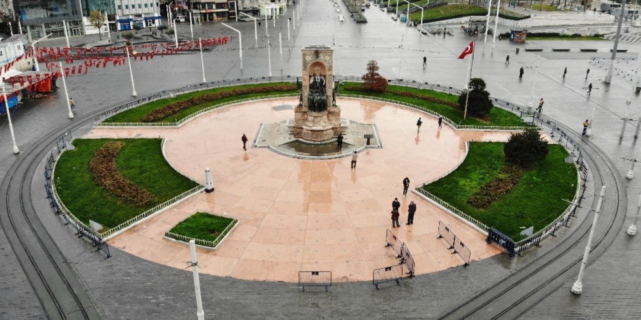 Taksim Meydanı Turistlere Kaldı