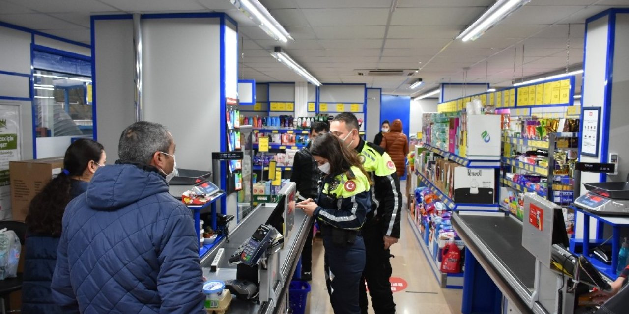 Marmaris’te Alışveriş Saatlerinde Marketler Denetleniyor