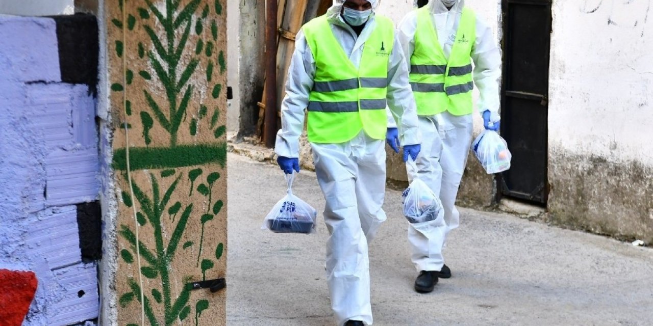 Büyükşehir, Evinde Covid Tedavisi Görenlere Yemek Dağıtımını Sürdürüyor