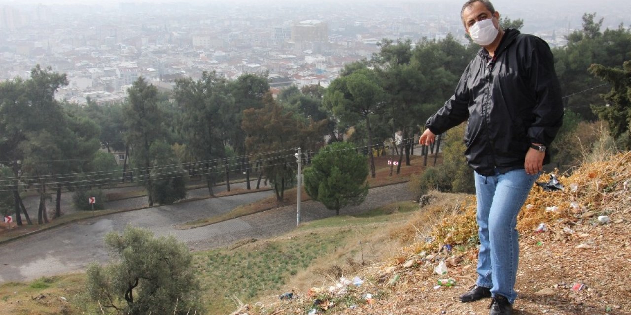 Aytepe’deki Çöplere İsyan Ederek, Vatandaşları Temizlik Etkinliğine Davet Etti