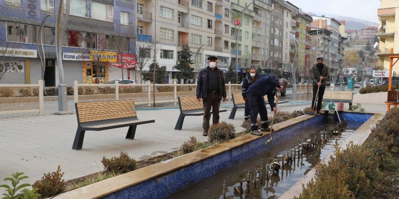 Belediye Süs Havuzunda Kış Bakımı