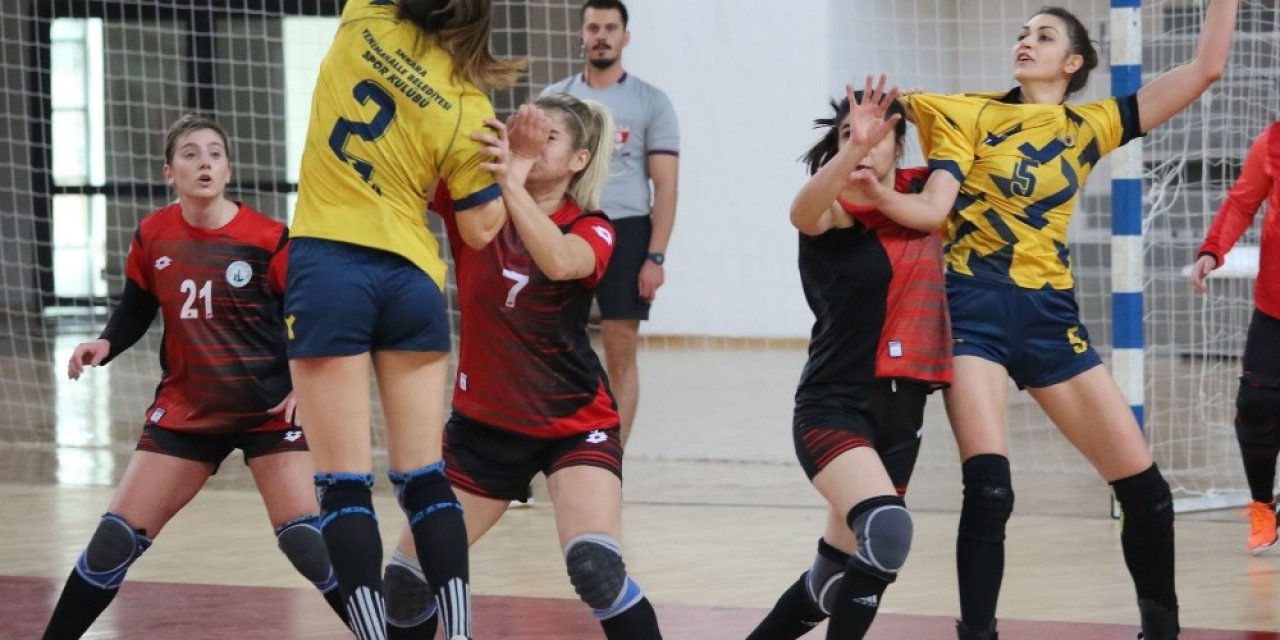 Kadınlar Hentbol Süper Ligi: Sivas Belediyespor: 21 - Yenimahalle Belediye: 38