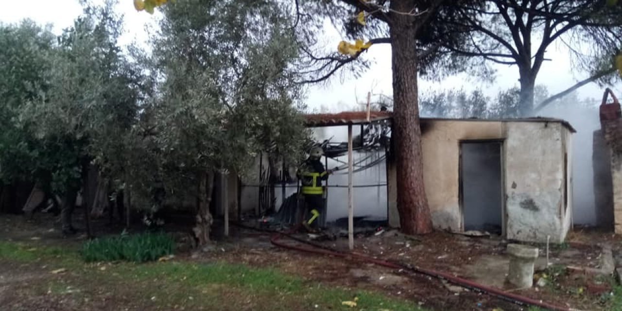 Didim’de Metruk Binadaki Yangın Korkuttu