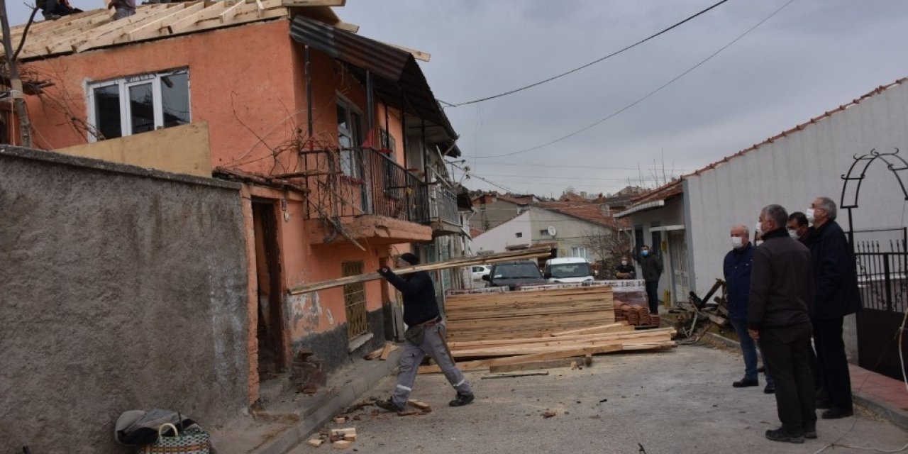 Evi Yanan Ailenin Yaraları Sarılıyor