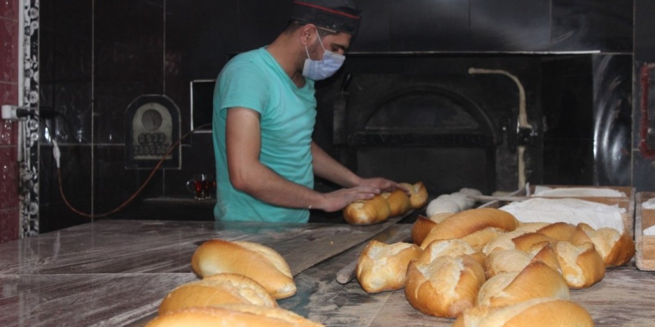 Kısıtlamadan Muaf Olan İş Yerleri Vatandaşlara Hizmet Vermeye Devam Veriyor