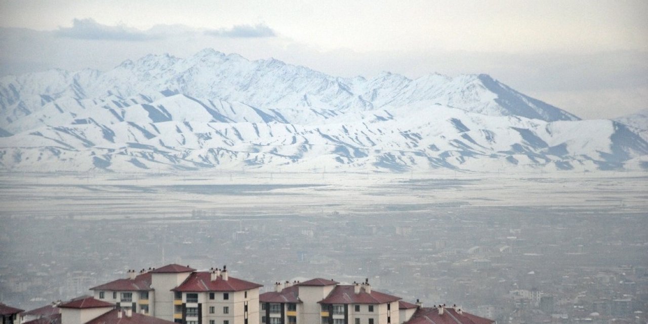 Yüksekova’da Karlı Dağların Güzelliği