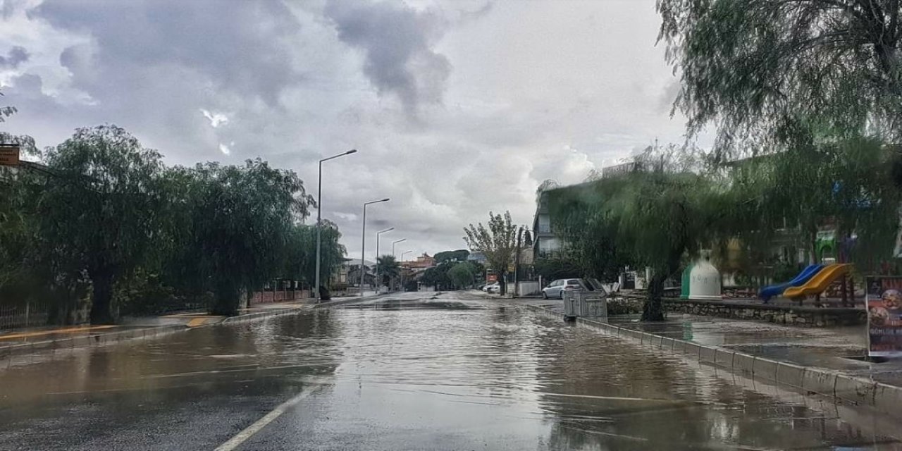 Urla’yı Sağanak Yağış Vurdu