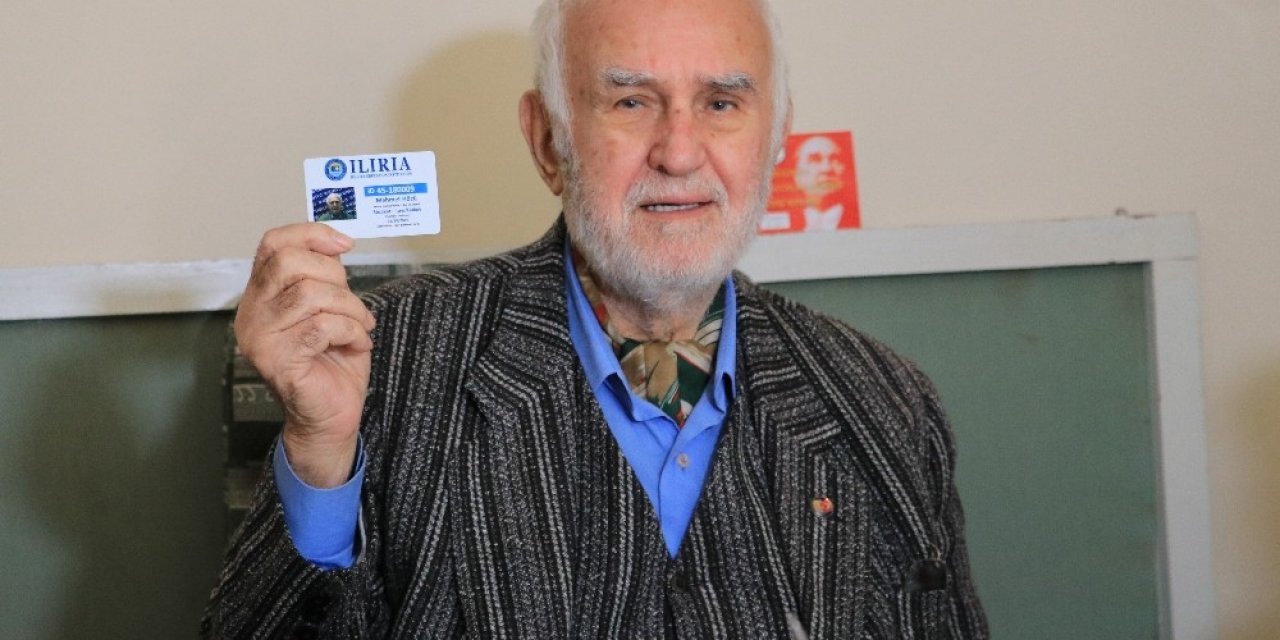 83 Yaşındaki Mehmet Dede Hukuk Fakültesinde Okuyor