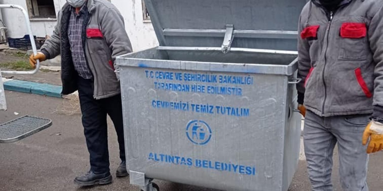 Altıntaş Belediyesine 50 Adet Çöp Konteyneri