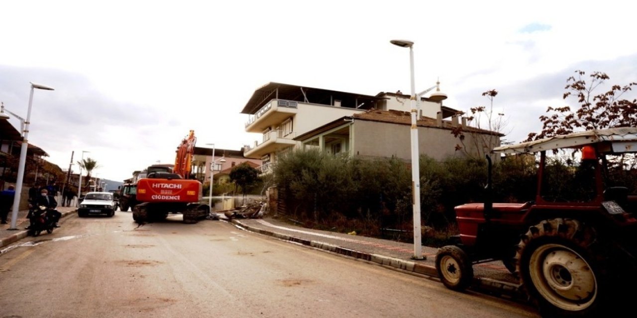 Manisa’da Fay Hattı Üzerinde Bulunan 17 Evin Yıkımı Tamamlandı
