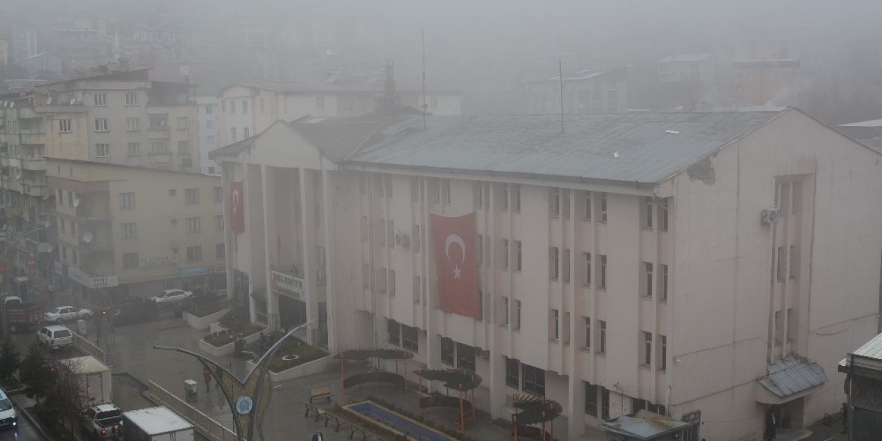 Hakkari’de Yağmur Ve Sis Etkili Oldu