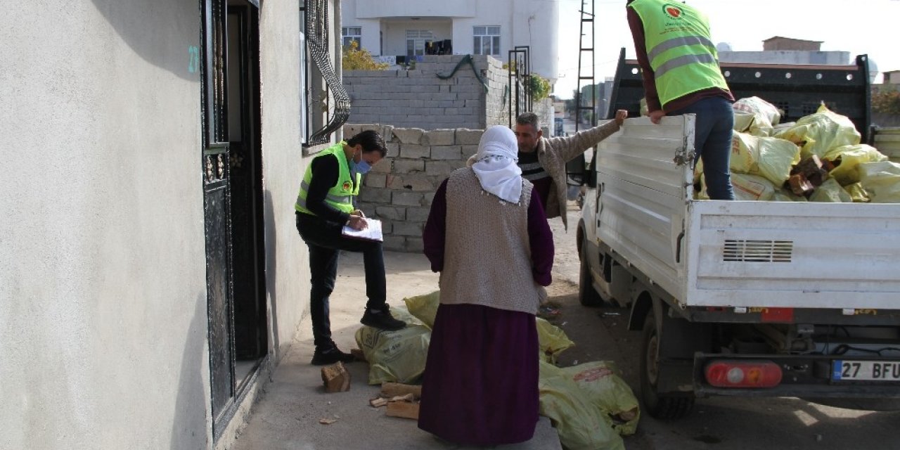 Şırnak’ta İhtiyaç Sahiplerine Odun Dağıtıldı