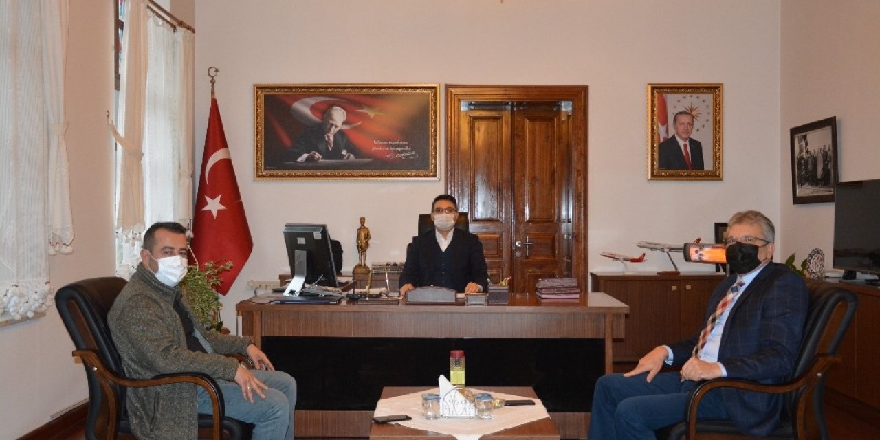 Kaymakam, Chp’li Belediye Başkanı Ve Ak Parti İlçe Başkanı Edremit İçin Bir Araya Geldi