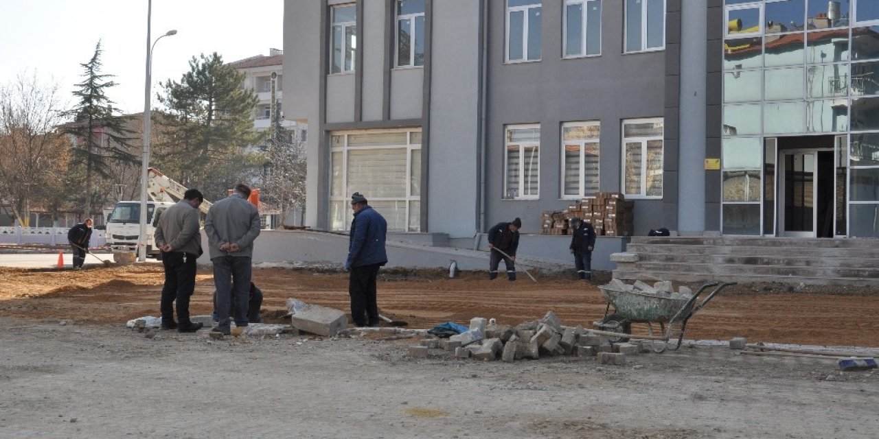 İhsaniye Belediye Hizmet Binası Projesinde Sona Yaklaşıldı