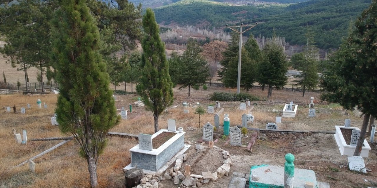 Emekli Orman Muhafaza Memuru, Görev Yaptığı Köyde Defnedildi