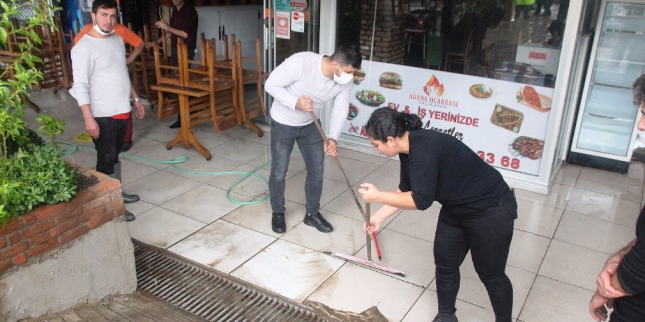 Bodrum’da Dükkanlar Sular Altında Kaldı