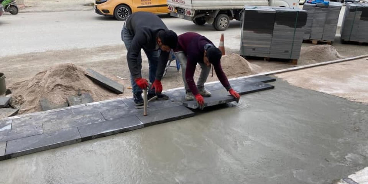 Bucak’ta Yıpranan Kaldırımlar Yenileniyor