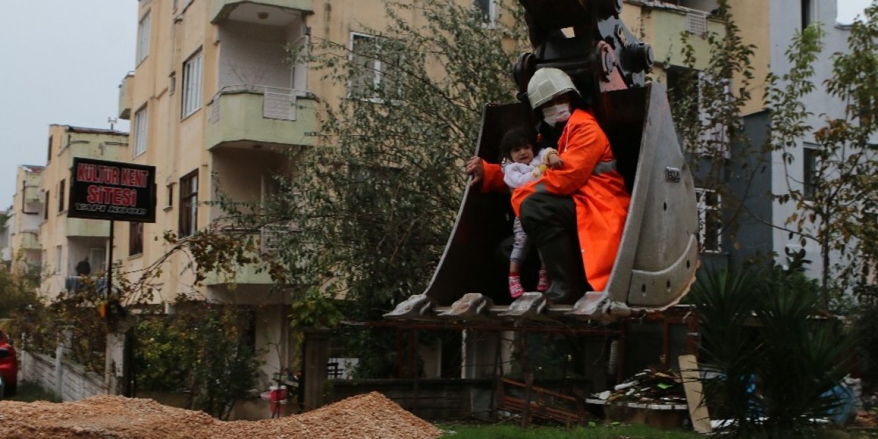 Antalya İtfaiyesi, 24 Saatte 354 Su Baskını Olayına Müdahale Etti