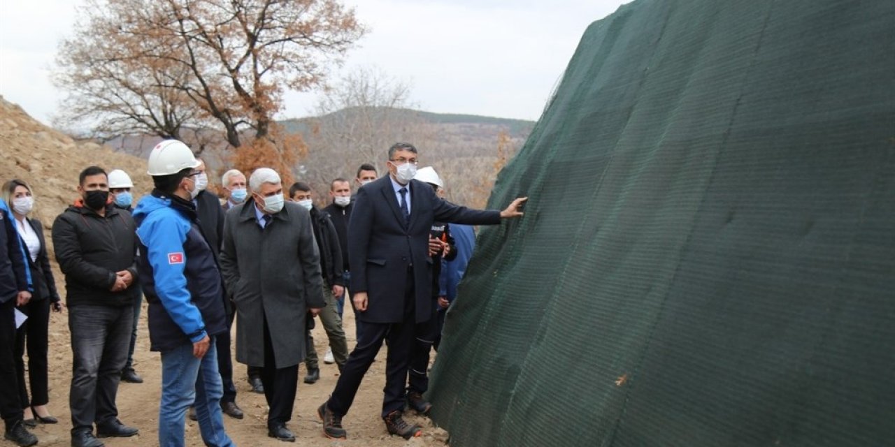 Köydeki Kaya Düşme Tehlikesi Ortadan Kaldırıldı