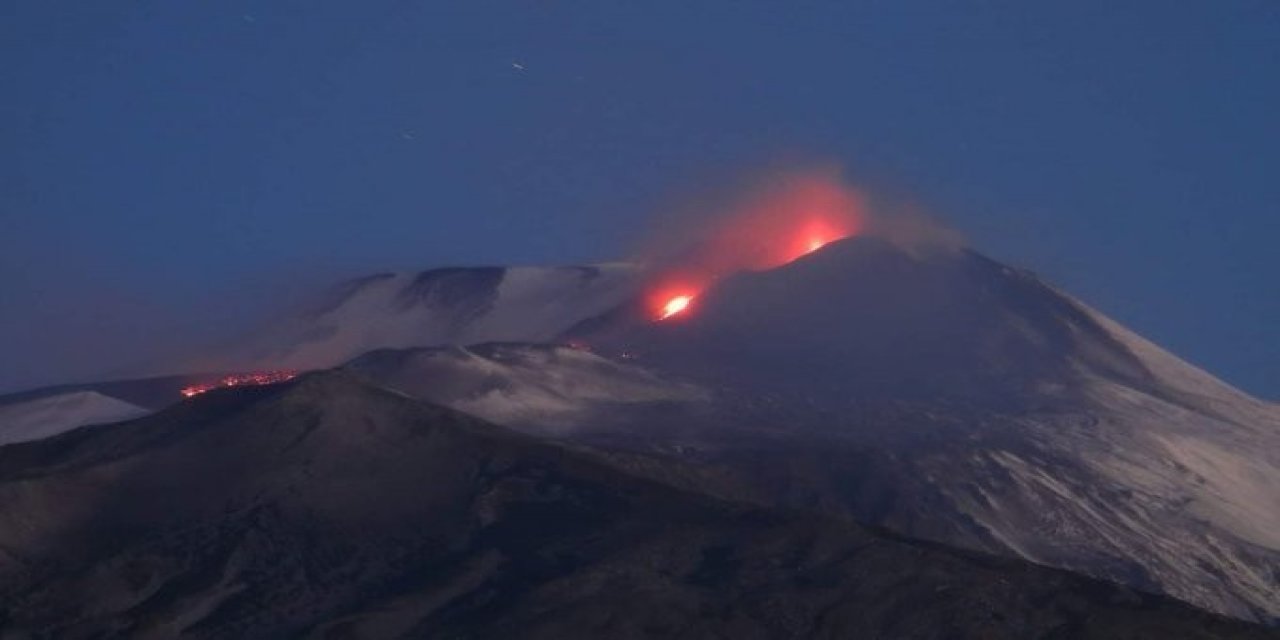 Etna Yanardağı Yeniden Faaliyete Geçti