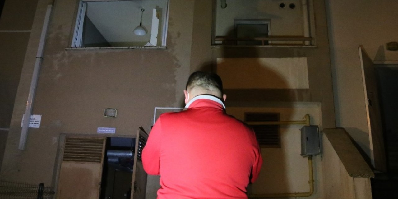 Apartman Dairesinde Doğalgaz Bomba Gibi Patladı: 1 Ağır Yaralı