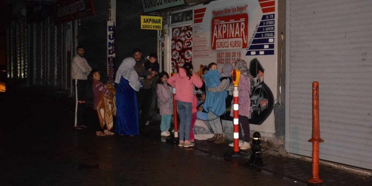 Malatya’da 5 Katlı Bir Apartmanın Çatısında Korkutan Yangın