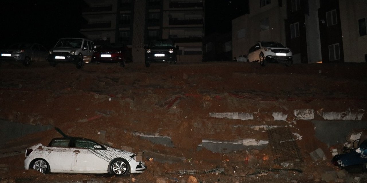 Kahramanmaraş’ta İstinat Duvarı Çöktü: 3 Araç Zarar Gördü