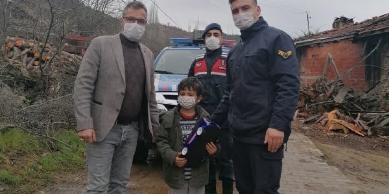 Jandarmadan Çocuklara Oyuncak