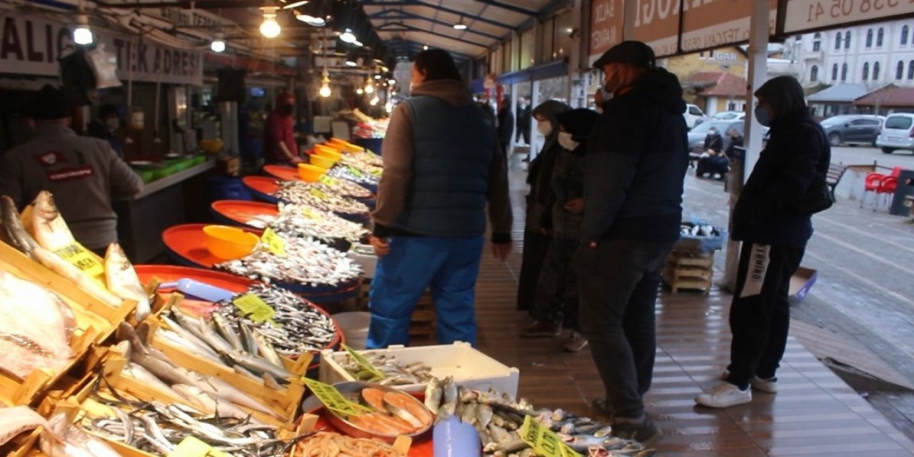 Balık Tezgahlarında Hafta İçi Bereketi