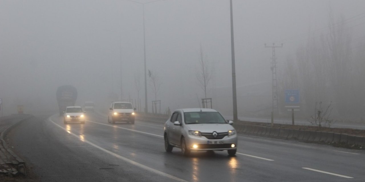 Ağrı’da Yoğun Sis Etkili Oldu