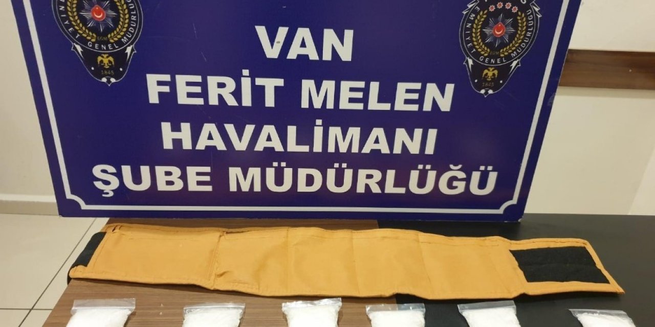 Beline Bağladığı Kuşağa Zuladığı Uyuşturucuyla Uçağa Binmek İsterken Yakalandı