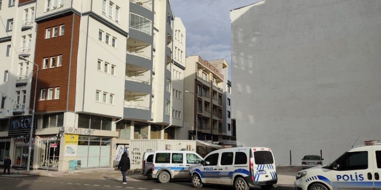 Van’da Asansör Boşluğuna Düşen Bekçi Hayatını Kaybetti