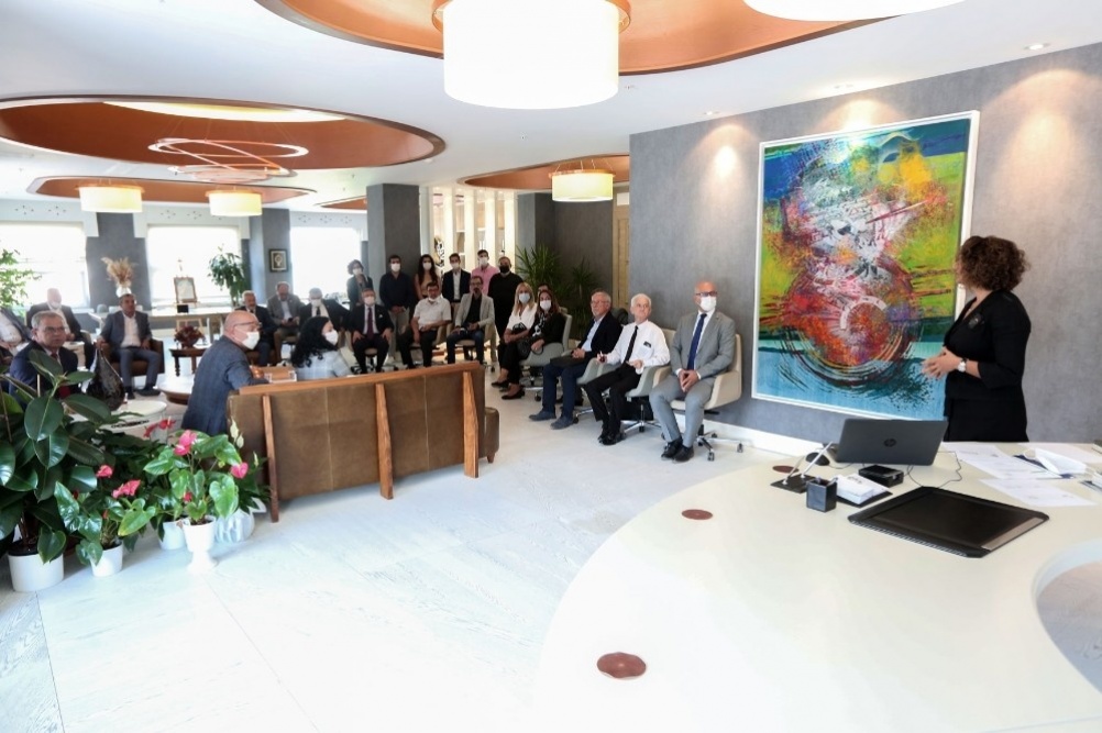 CHP Parti Meclisi Üyesi Gökhan Günaydın, Tarımsal İşbirliği İçin Nilüfer Belediyesini Ziyaret Etti