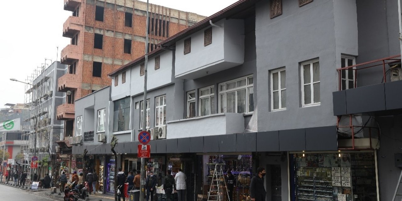 İnönü Caddesi’nde Bina Cepheleri Yenileniyor
