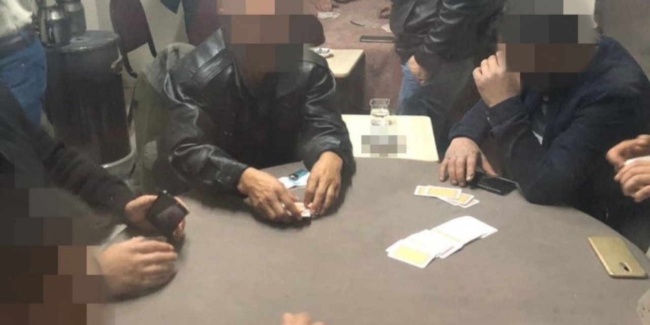 Jandarmadan Şok Baskın, Hem Covid-19 Hem De Kumardan Ceza Yediler