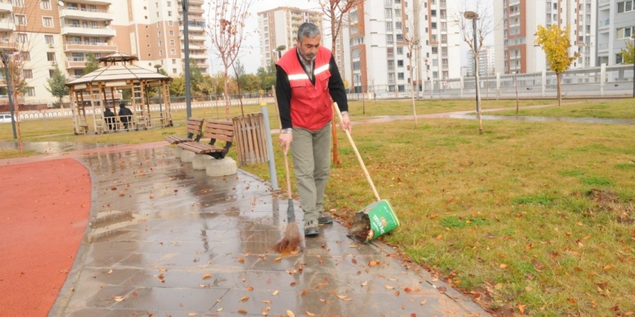 Kayapınar’da Park Ve Bahçeler Bakımdan Geçiriliyor