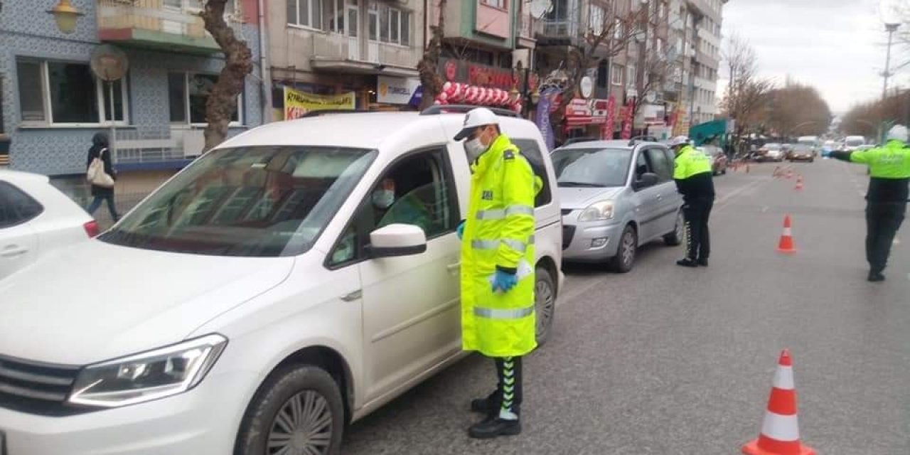 Yayalar Ve Araç Sürücüleri “yaya Önceliği” Hakkında Bilgilendirildi