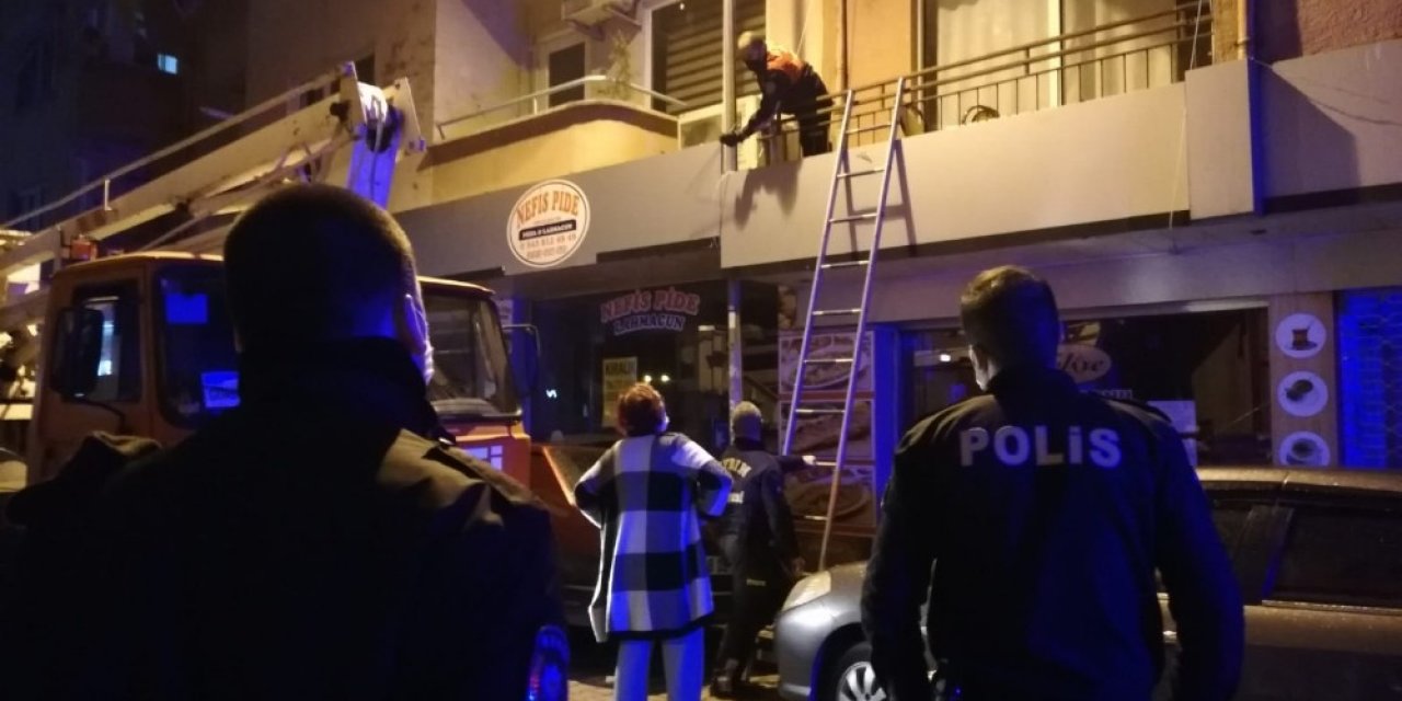 Balkonda Mahsur Kalan Kedinin Yardımına İtfaiye Koştu
