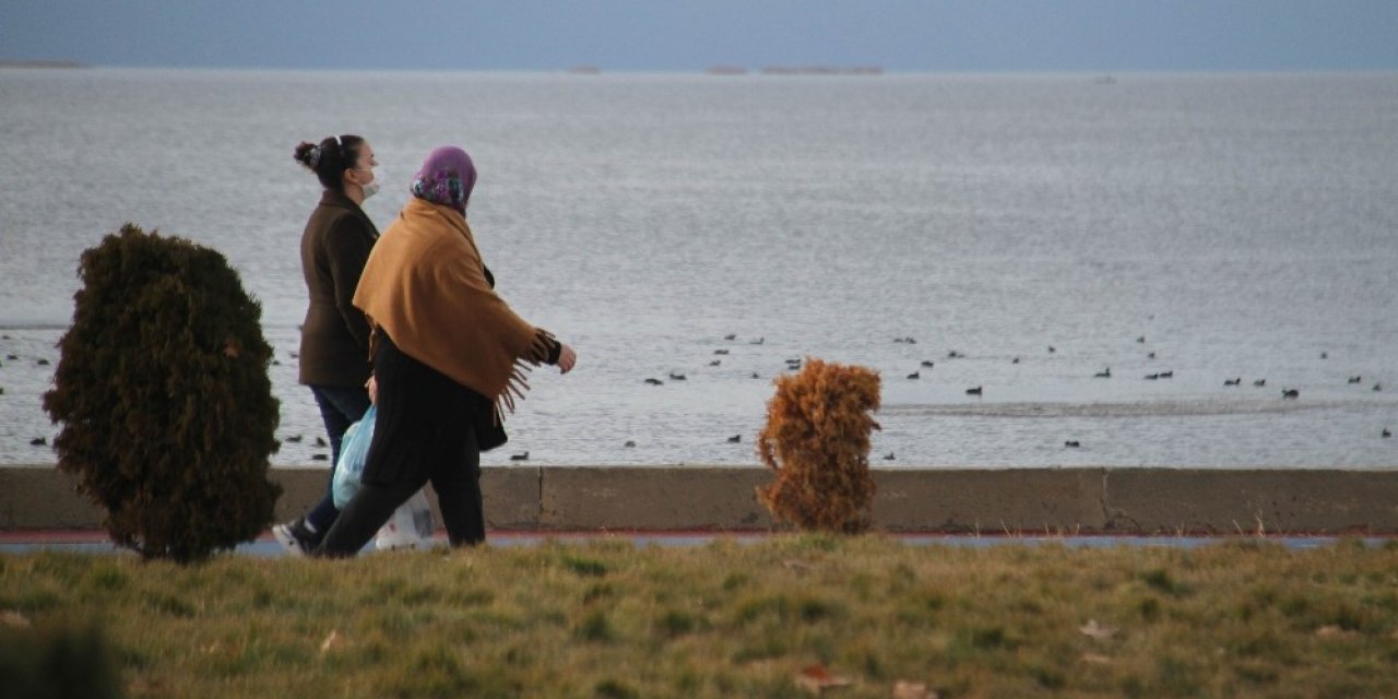 Beyşehir Gölü Kıyısındaki Parklara Hafta İçinde De İlgi Arttı