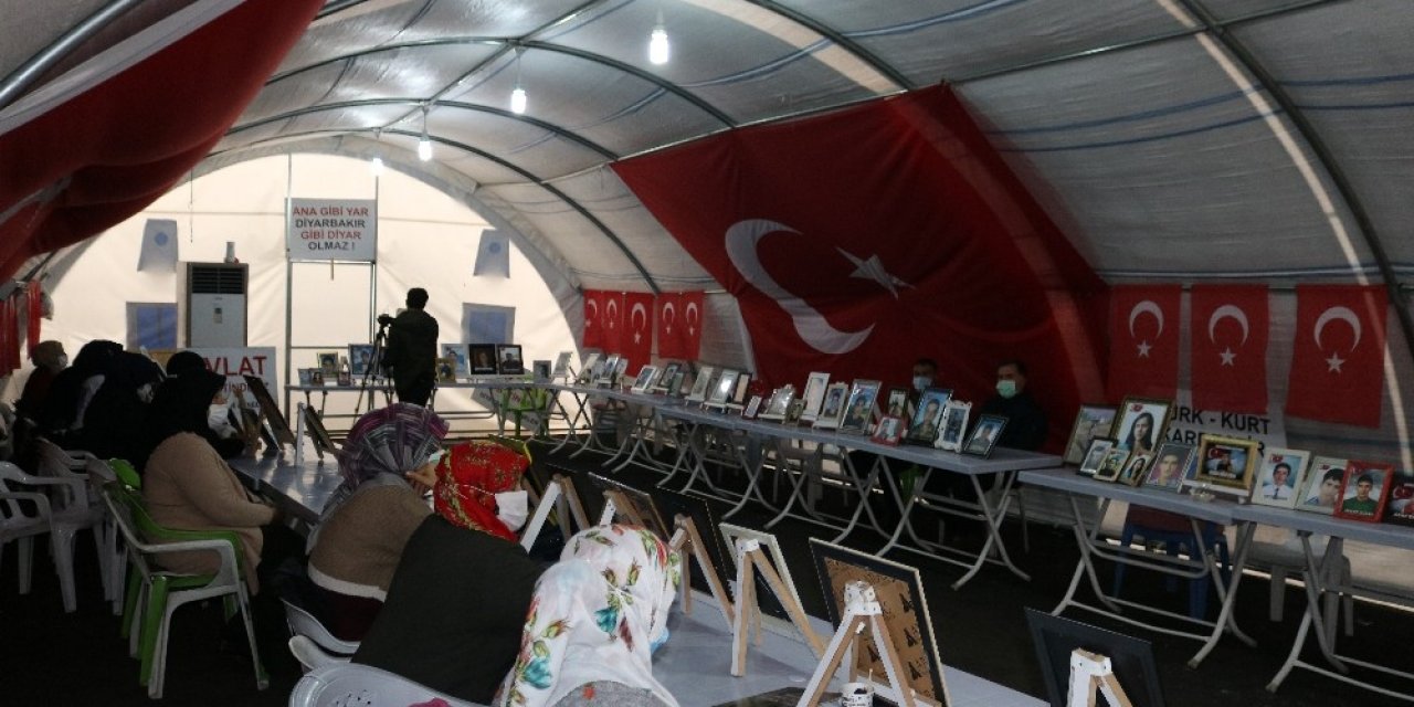 Evlat Nöbetindeki Aileler Soğuk Havalara Rağmen Eylemlerini Sürdürüyor