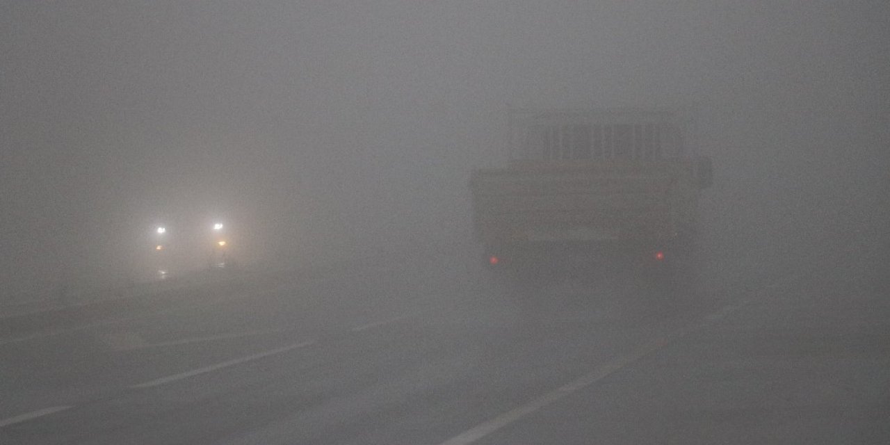 Bolu Dağı’nda Sis Görüş Mesafesini 10 Metre Düşürdü