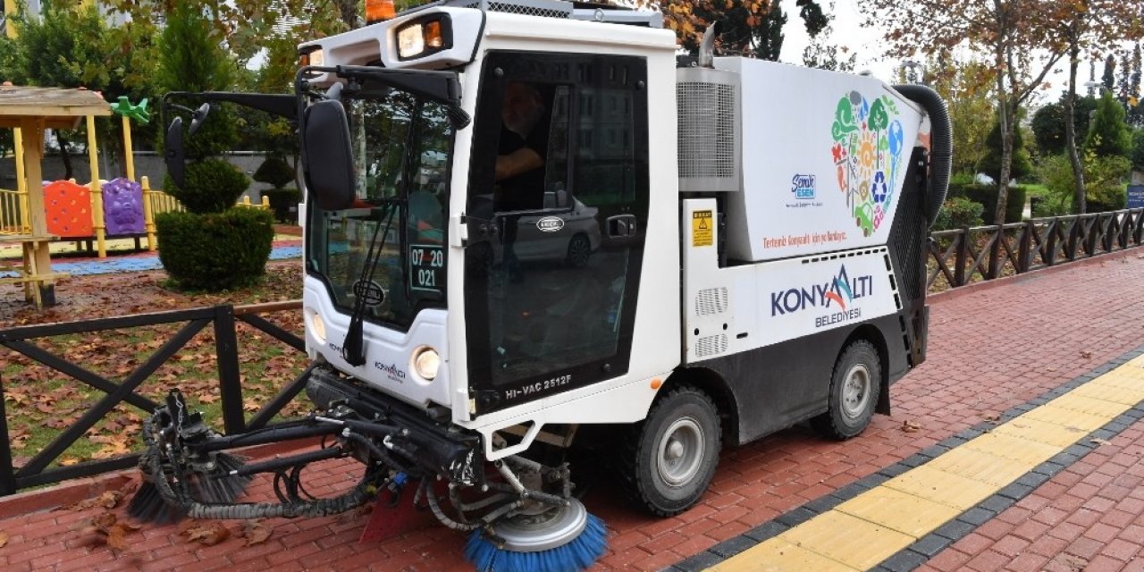 Konyaaltı’na Yeni Temizlik Aracı Alındı