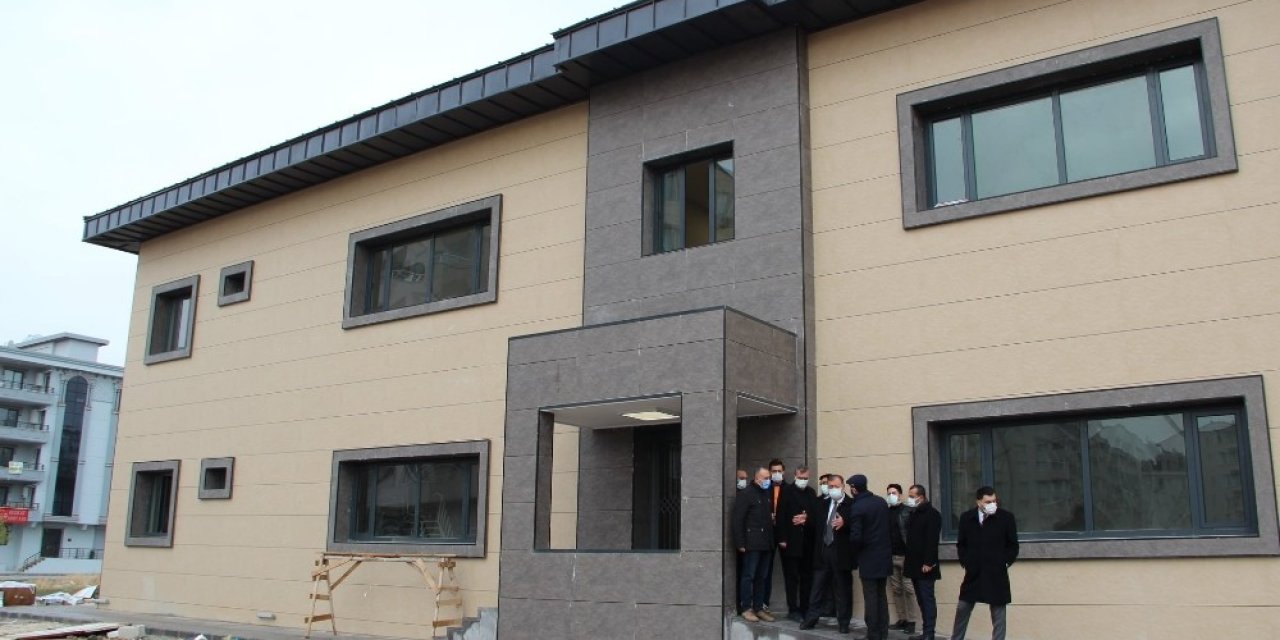 Başkan Ramazan Yapımı Devam Eden Sosyal Tesisleri Gezdi