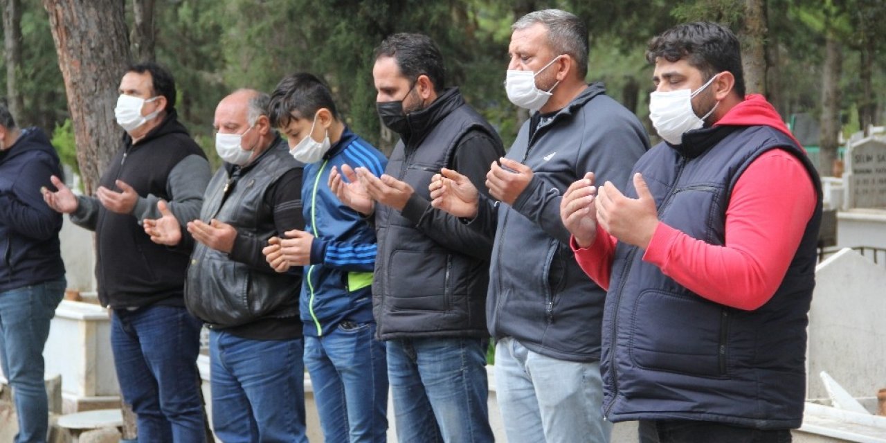 İzmir’de Su Taşkını Kurbanları Son Yolculuğuna Uğurlandı