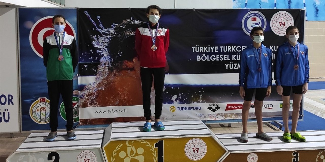 Büyükşehir Yüzme Şampiyonasından Madalyalarla Döndü