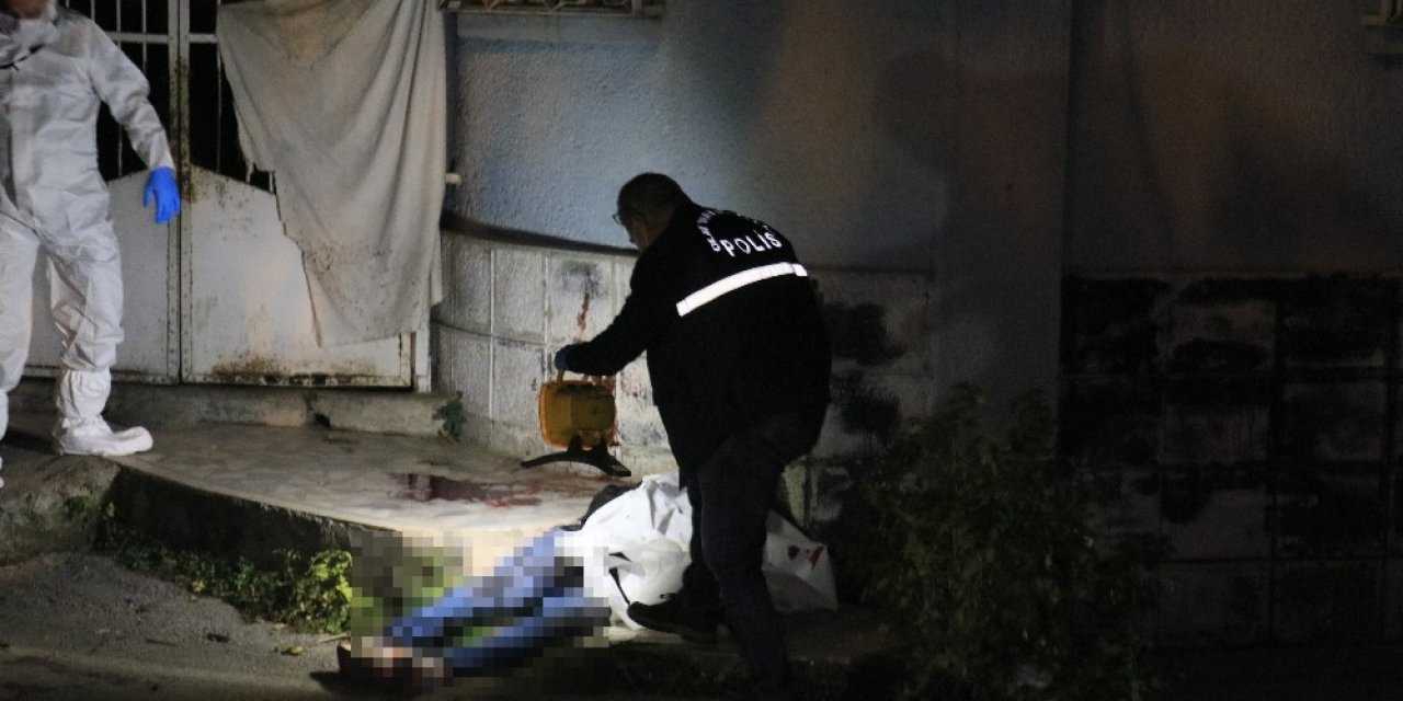 Tartıştığı Kişiyi Öldürdü, Polise Teslim Oldu