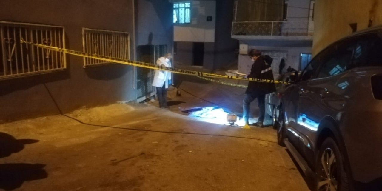 İzmir’de Balkondan Atladığı İleri Sürülen Kişi Yaşamını Yitirdi